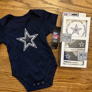New with tags Dallas cowboys baby gear!